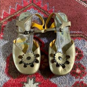 Vintage look gold slingback flats size 8